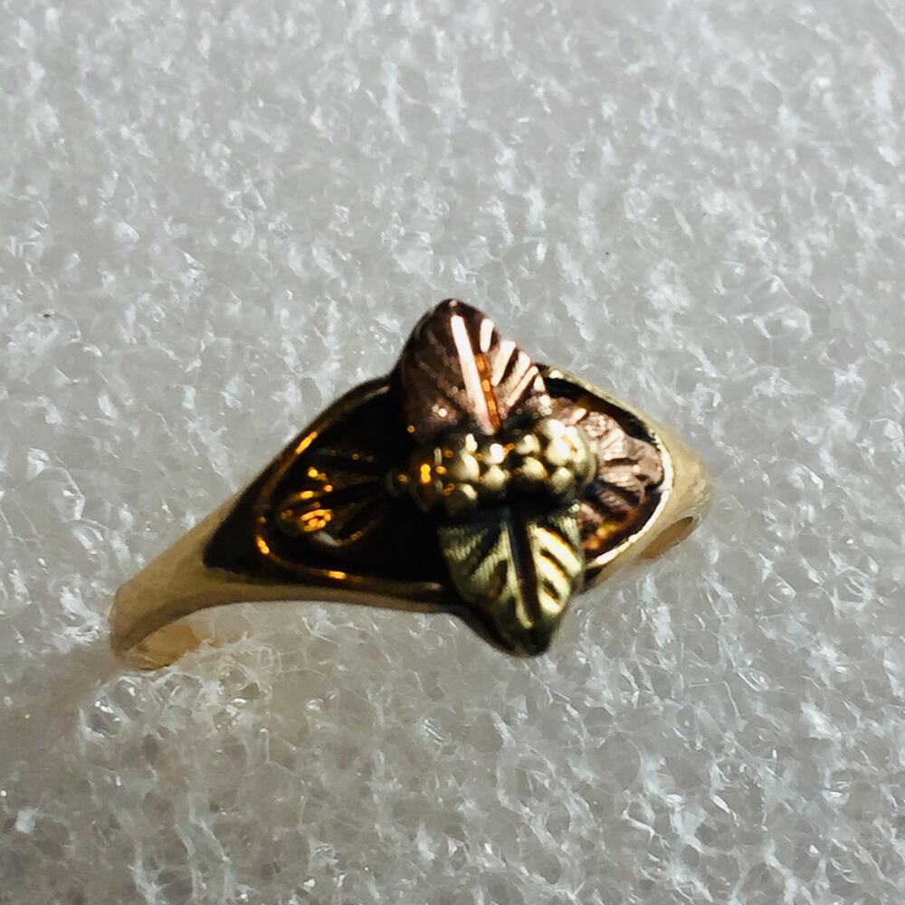 Black Hills Gold Grape Leaf Ring 6 .25